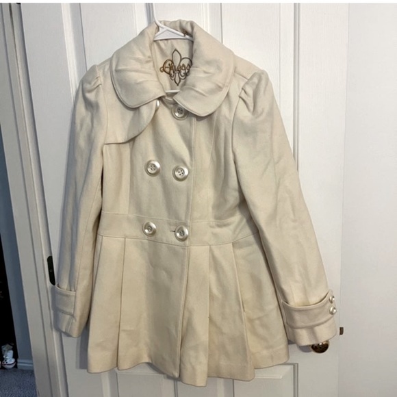 This is a Guess jacket perfect for any occasion and it’s a large jacket. - Picture 1 of 7